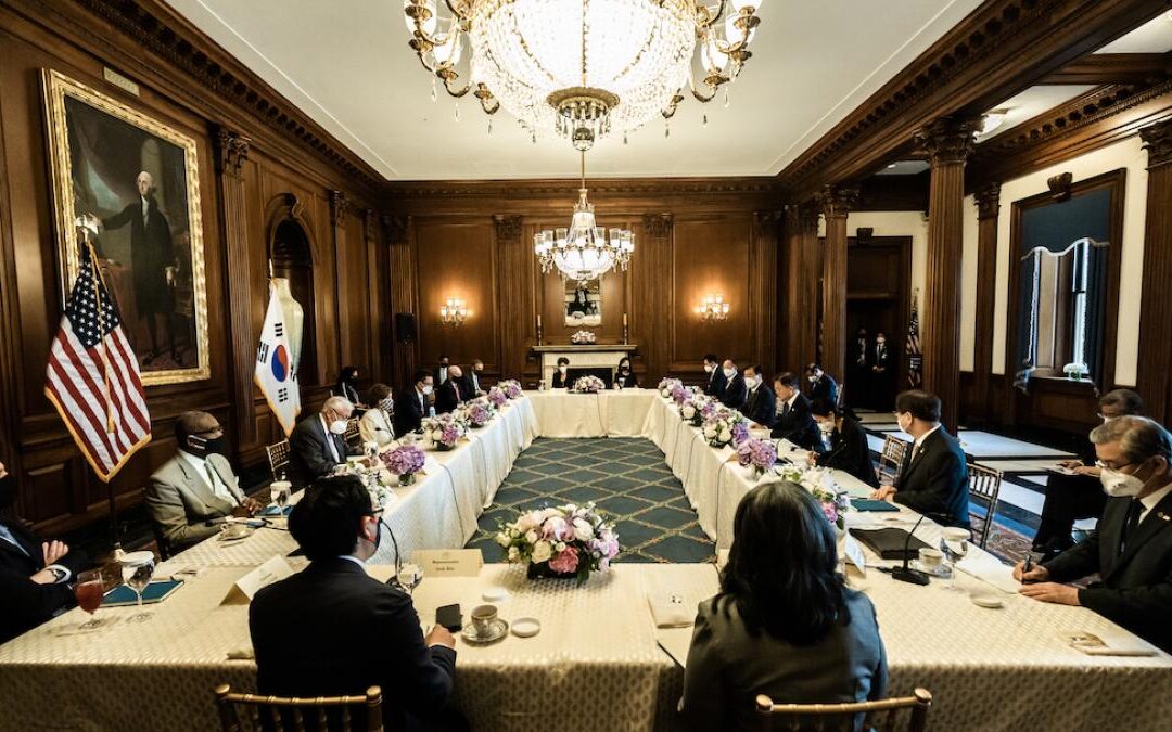 Rep. Kim Meets with South Korean President Moon Jae-in